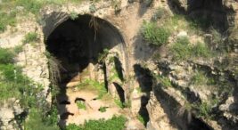 Eshab-ı Kehf (Yedi Uyurlar) Mağarası